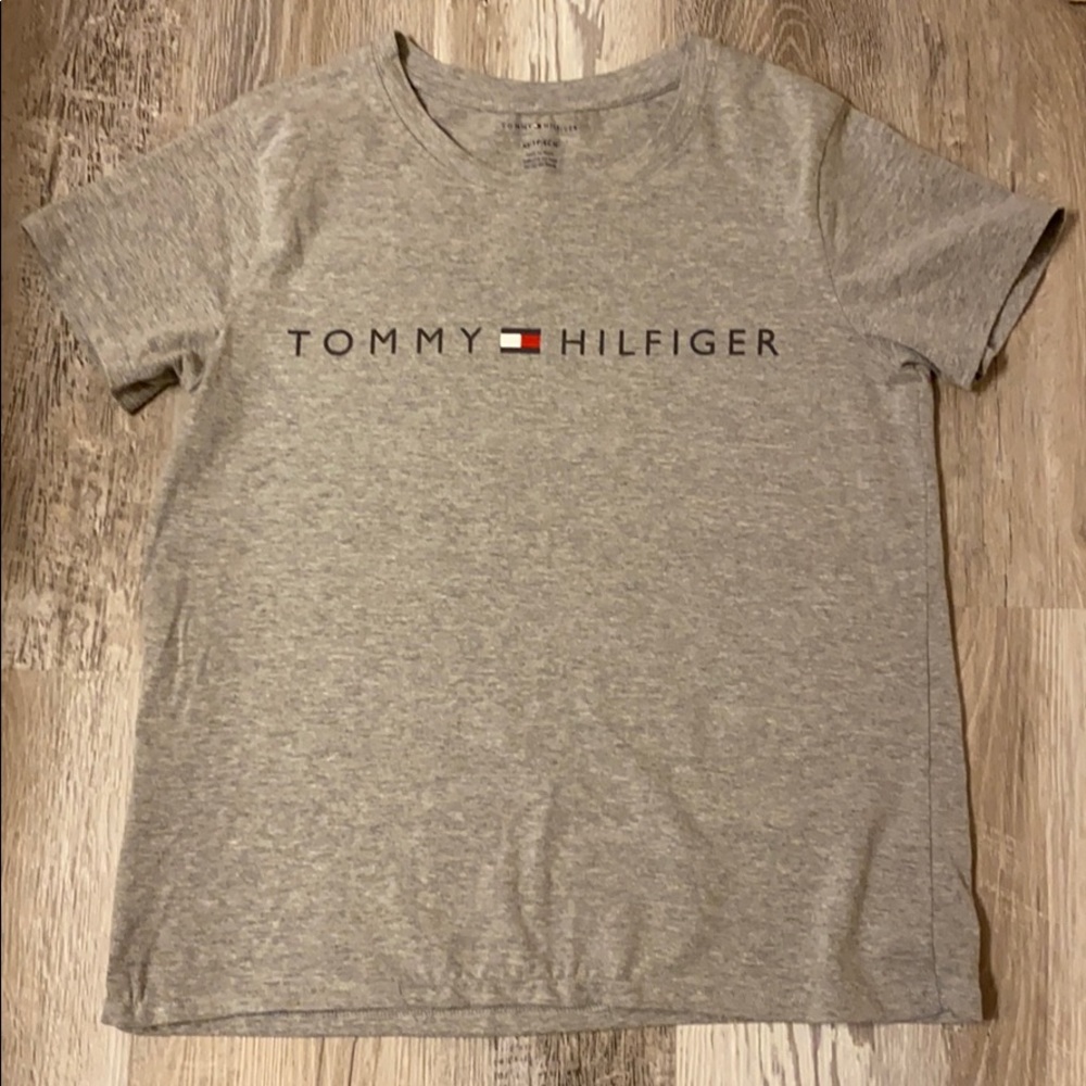 gray tommy hilfiger tee